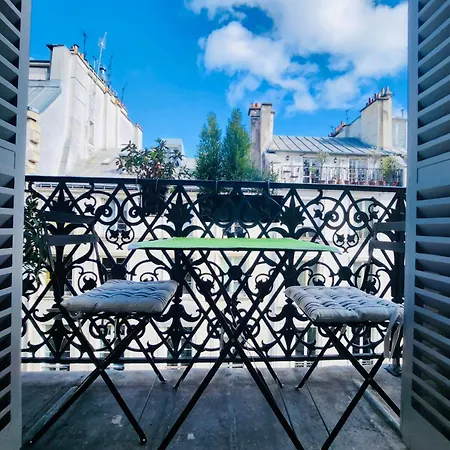 Louvre Palais Royal *